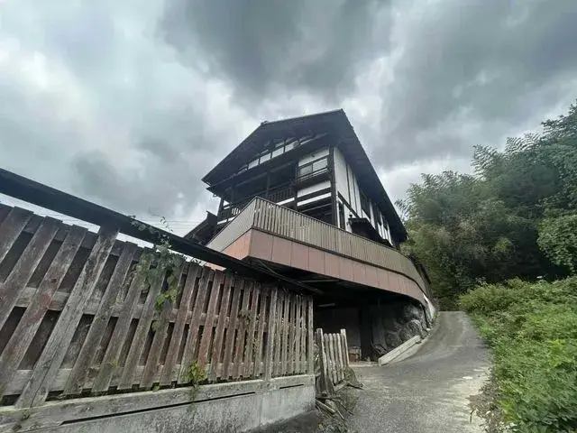 Slide 3
