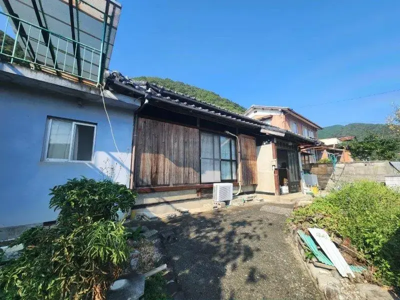 Akiya in Seiyo