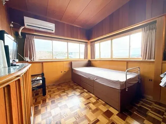 Slide 4