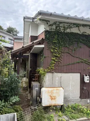 Akiya in 松山市