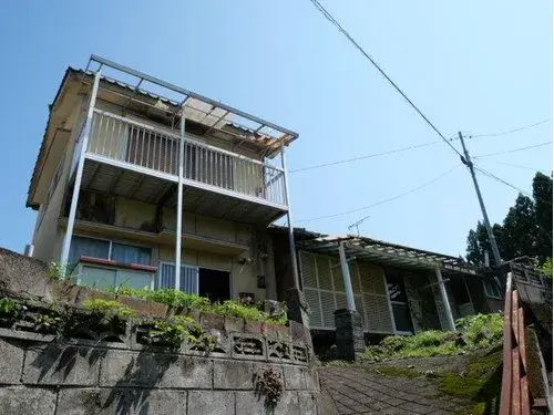 Akiya in Aira
