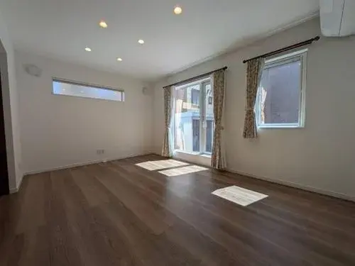 2-Story Walk-in Closet Property Sapporo Hokkaido (1)