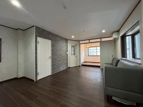 Multi-Story Two-Family Residence Chiyoda Ward Tokyo (4)