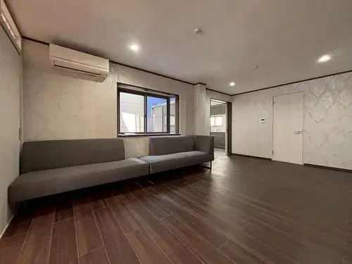 Multi-Story Two-Family Residence Chiyoda Ward Tokyo (5)