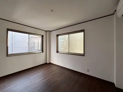 Multi-Story Two-Family Residence Chiyoda Ward Tokyo (7)