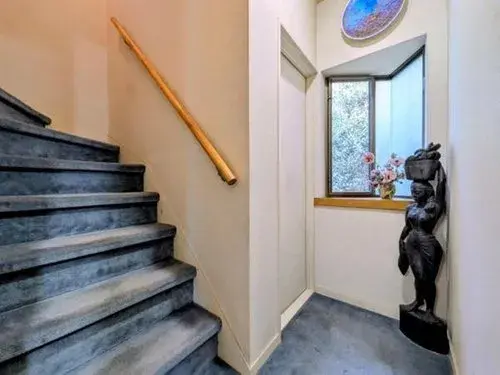 Kanagawa Zushi City 2-Story Over 20-Tatami LDK Property (3)