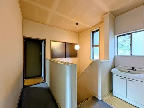 Kanagawa Zushi City 2-Story Over 20-Tatami LDK Property (4)