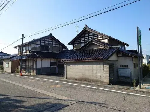 9DK Residence, Tsugata-machi, Ishikawa Prefecture (1)