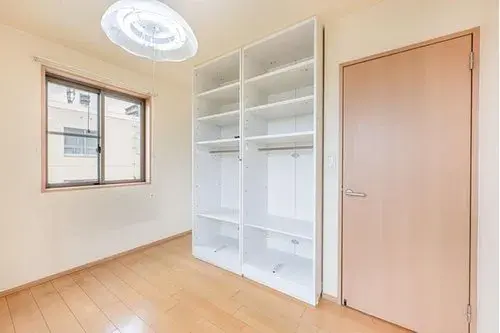 Aichi Prefecture Nagoya City Property with Loft, High Ceilings, and Ample Storage (3)