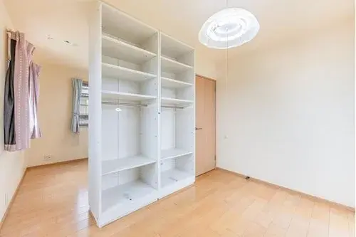 Aichi Prefecture Nagoya City Property with Loft, High Ceilings, and Ample Storage (4)