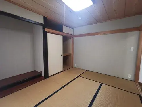Kagawa Prefecture Takamatsu City 4 Bedroom Property (5)