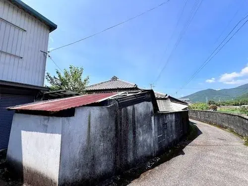 Slide 4