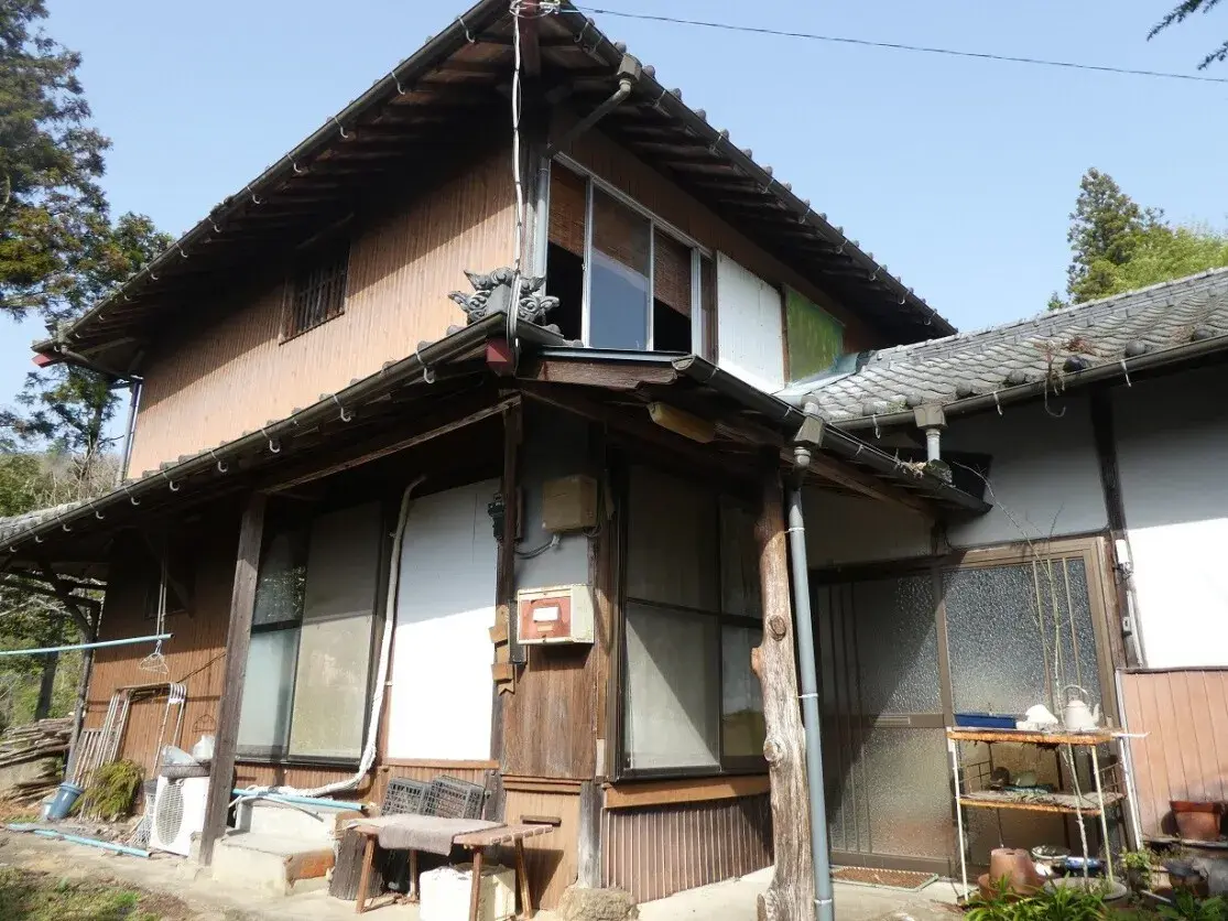 8DK Property Ozu City Ehime Prefecture (1)