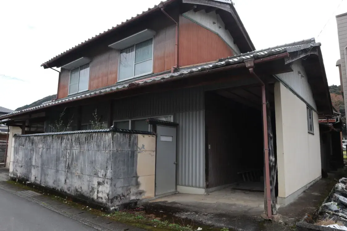 Detached House in Higashimiyoshi-cho, Tokushima (2)