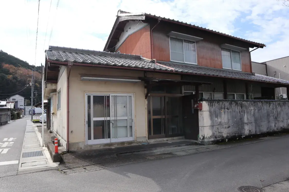 Detached House in Higashimiyoshi-cho, Tokushima (9)