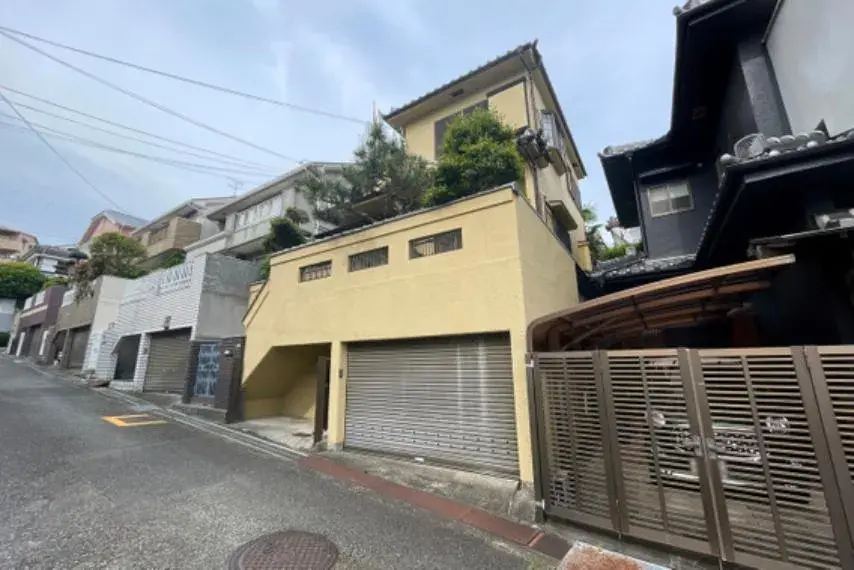 Akiya in 吹田市