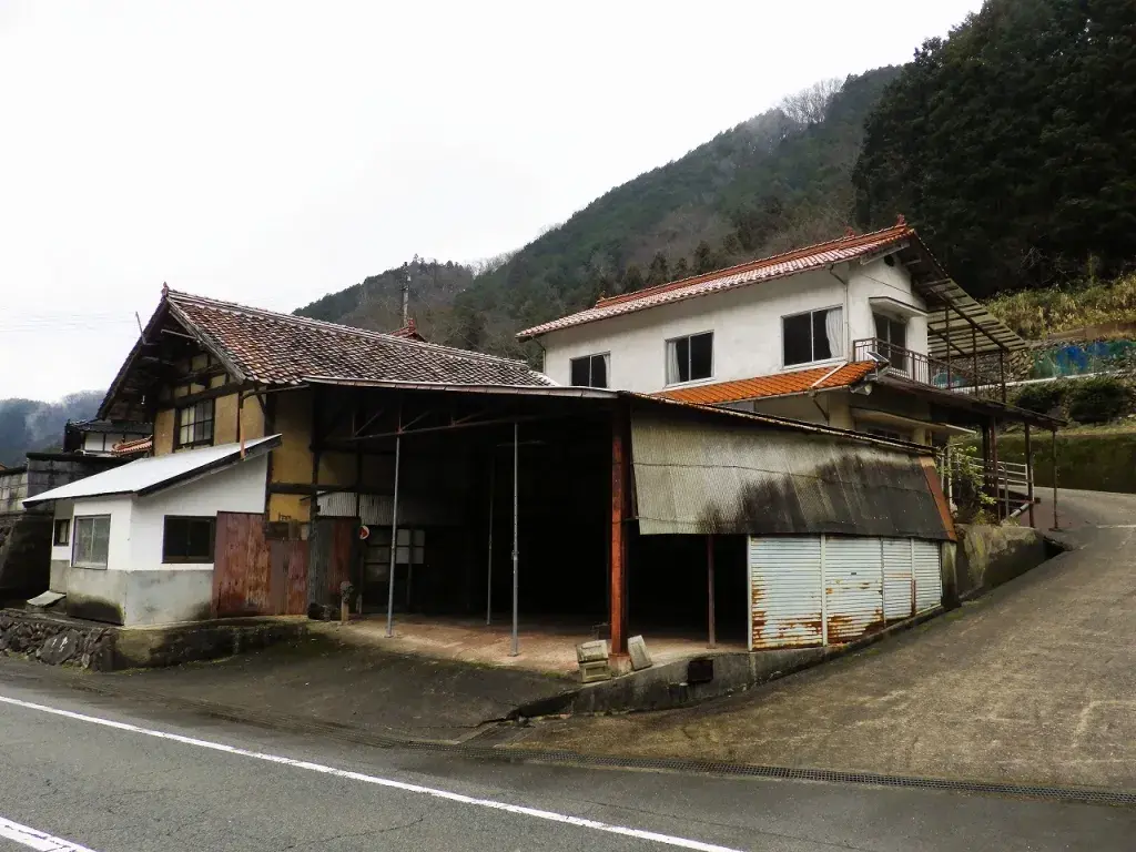 Akiya in Miyoshi