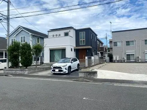 Akiya in Ayase