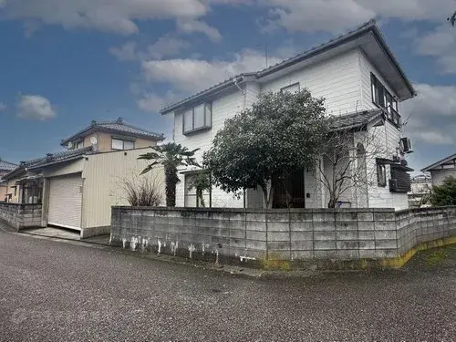 Akiya in Konan Ward