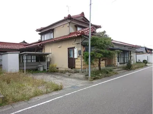 Akiya in Komatsu