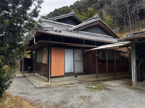 Akiya in Tsu