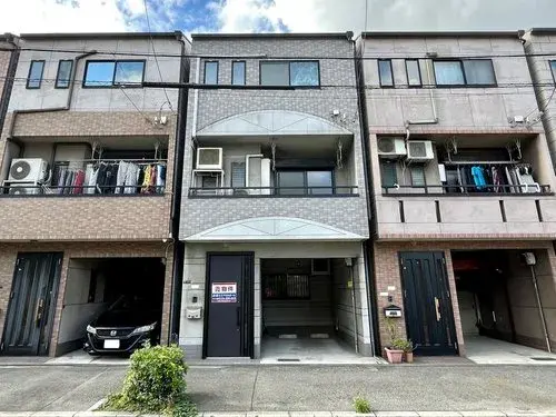 Akiya in Osaka