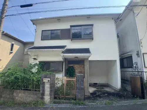 Akiya in Nose Town