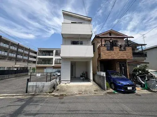 Akiya in هيراكاتا