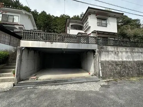 Akiya in 広島市