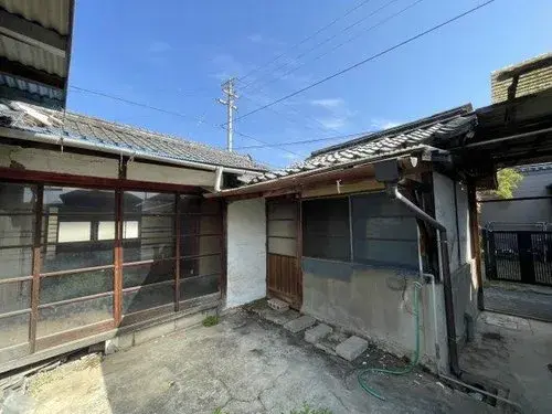 Akiya in Mitoyo