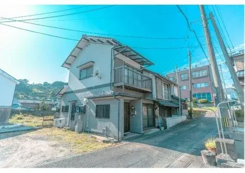 Akiya in Uki