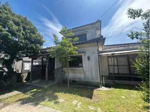 Akiya in Aira
