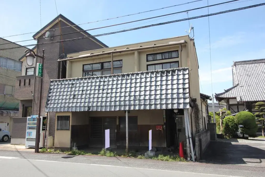 Akiya in Uto