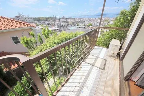 Akiya in Zama