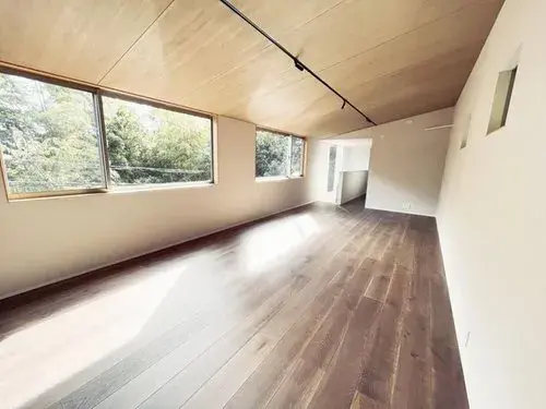 Kanagawa Prefecture Oiso-machi Open-Ceiling LDK Property (2)