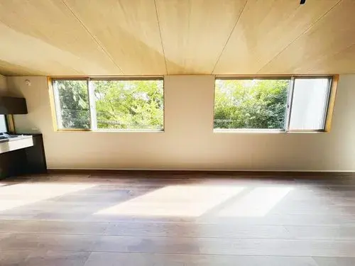 Kanagawa Prefecture Oiso-machi Open-Ceiling LDK Property (3)