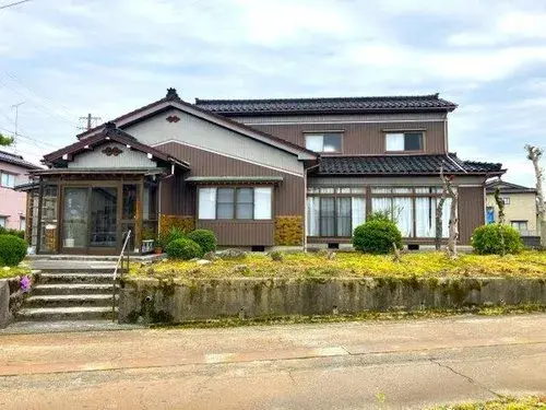 Akiya in Imizu