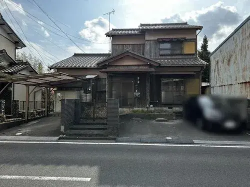 Akiya in Tsu