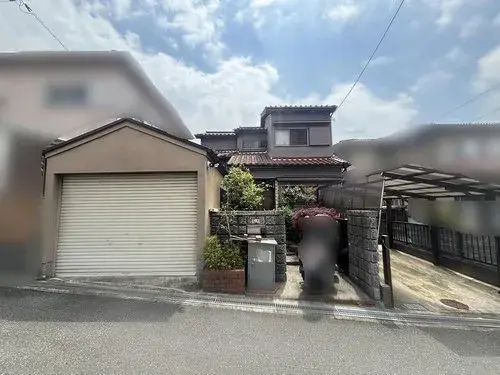 Akiya in Nose Town