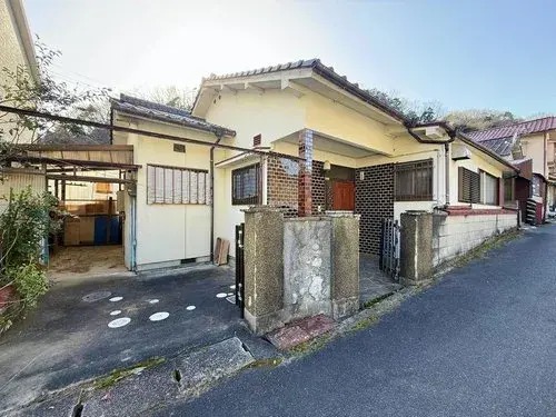 Akiya in 広島市