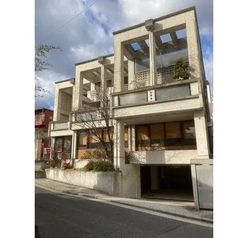 Akiya in Fuchu Town