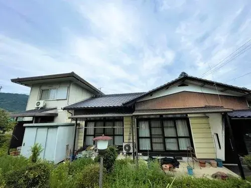 Akiya in Mitoyo