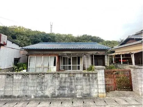 Akiya in Mitoyo