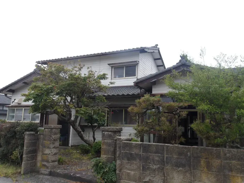 Akiya in Tainai