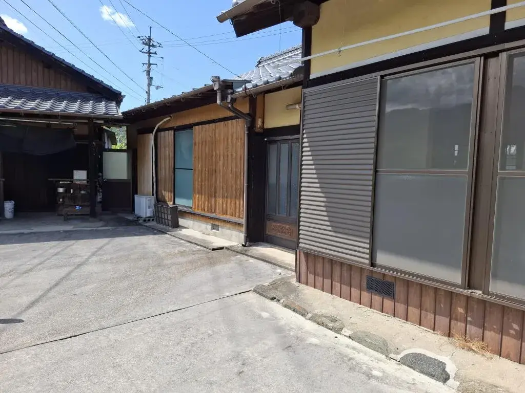 Akiya in Shikokuchuo