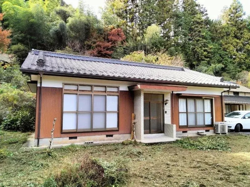 Akiya in Seiyo