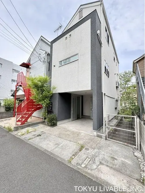 Akiya in Yokohama