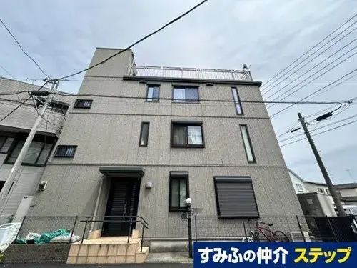 Akiya in Zama