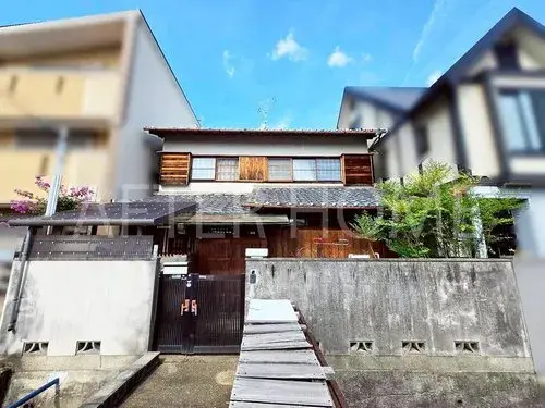 Akiya in Muko