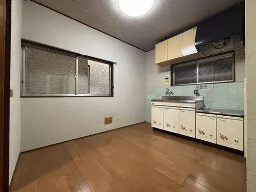2-Story Building Kishiwada Osaka Prefecture (5)